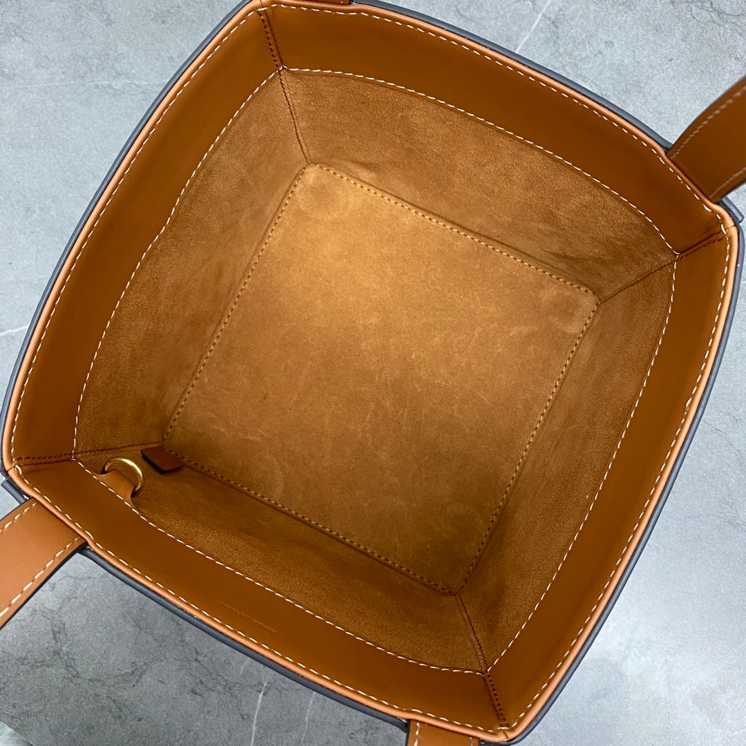CE Cube Bag Cuir Triomphe Square Tan For Women 6in/15cm
